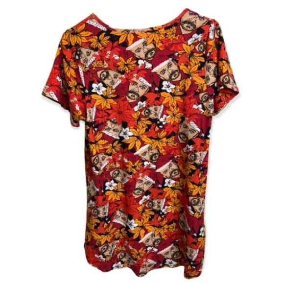 LulaRoe Sexy Santa Clause Print Short Sleeve Shirt Size XS NEW - Picture 3 of 11